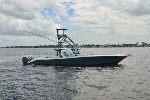 Picture Of: 2020 HCB 53 Suenos Title Wave