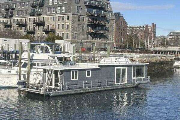 Picture Of: 1981 Sumerset Houseboat 