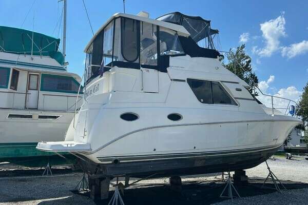 Picture Of: 2000 Silverton 352 Motor Yacht Knot On Call