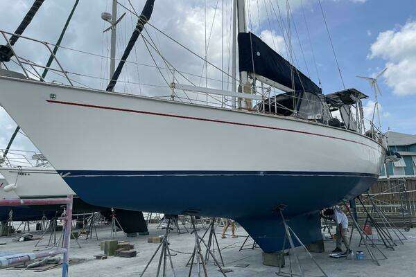 Picture Of: 1988 Catalina Morgan 44 Center Cockpit Meno Mosso