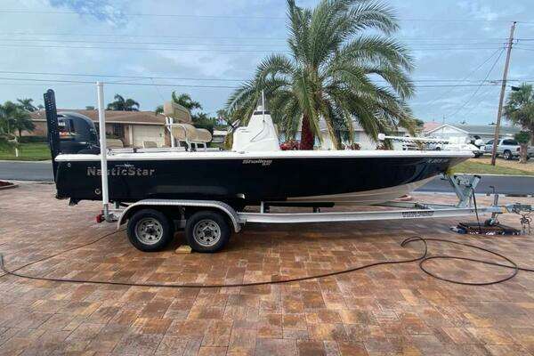 Picture Of: 2020 NauticStar 2140 Sport Shallow Bay 