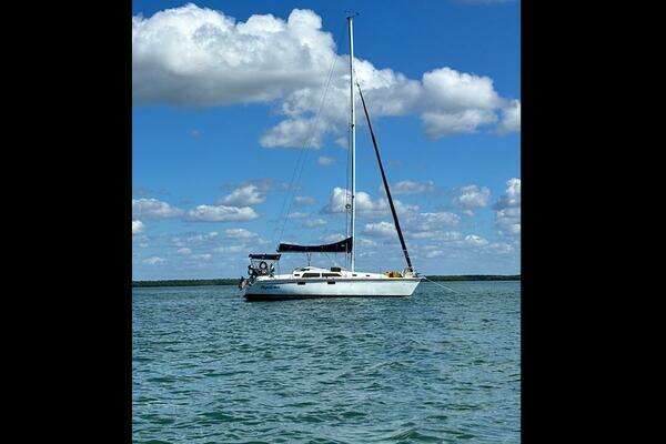 Picture Of: 1993 Hunter 33.5 Sky Catcher
