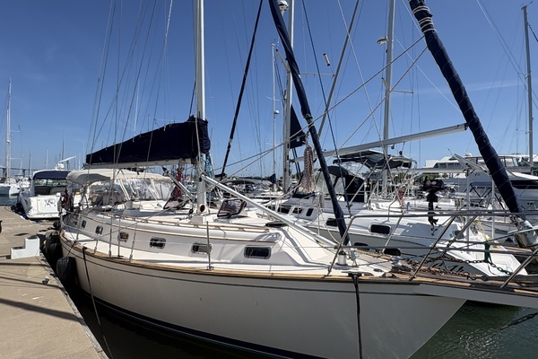 Picture Of: 1995 Island Packet 40 Dream Flower