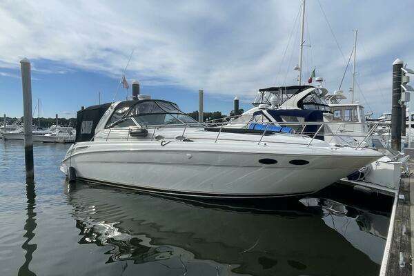 Picture Of: 2000 Sea Ray 380 Sundancer Priorities