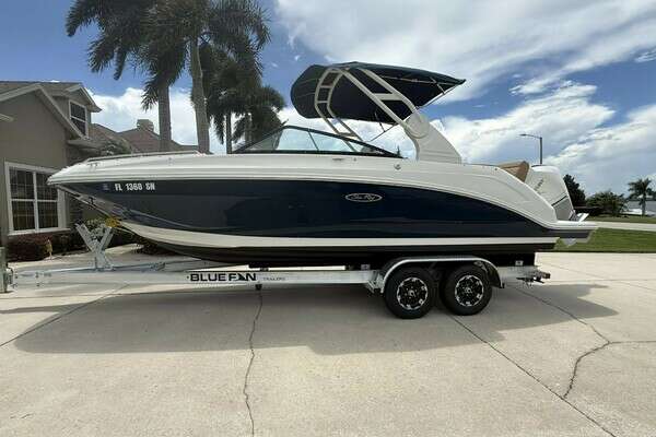 Picture Of: 2020 Sea Ray 250 SDX 