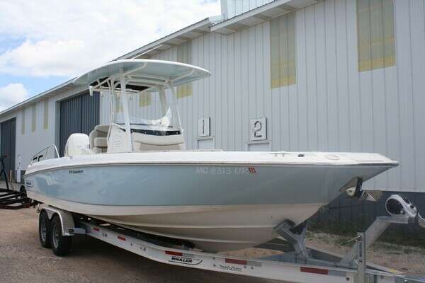 Picture Of: 2021 Boston Whaler 270 Dauntless 