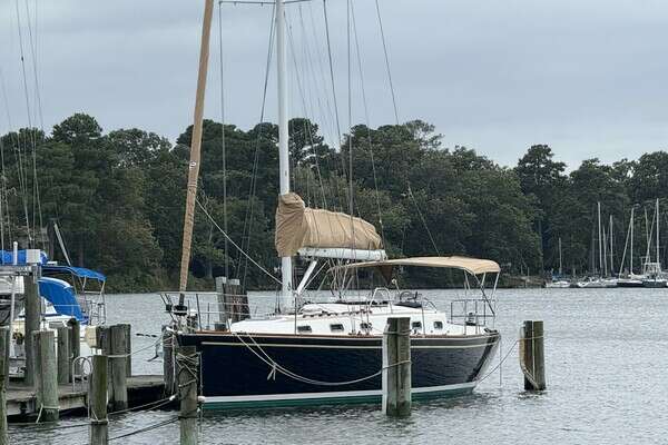 Picture Of: 2001 Tartan 4100 Celebration