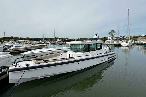 Picture Of: 2022 Axopar CABIN Macchina