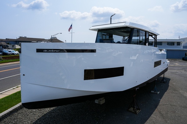 2027 De Antonio Yachts 50 Coupe