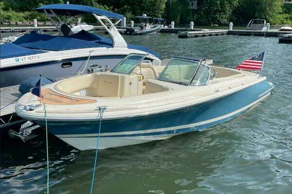 Picture Of: 2011 Chris-Craft 25 Launch 