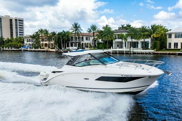 Picture Of: 2021 Sea Ray Sundancer 32 Outboard Sound Decision
