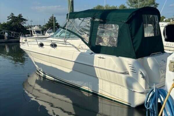 Picture Of: 2000 Sea Ray 270 Sundancer 