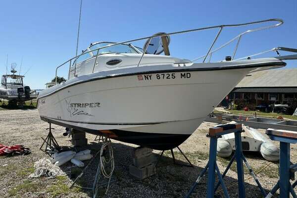 Picture Of: 2004 Seaswirl Striper Spoiled