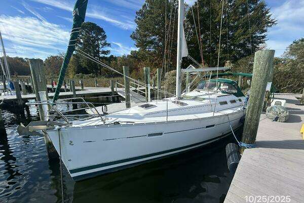 Picture Of: 2007 Beneteau 373 Cool Breeze