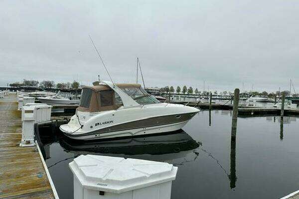 Picture Of: 2006 Larson Cabrio 274 