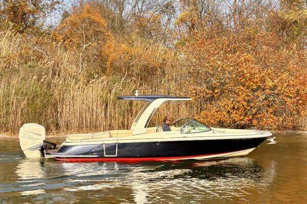 Picture Of: 2022 Chris-Craft Launch 25 GT 