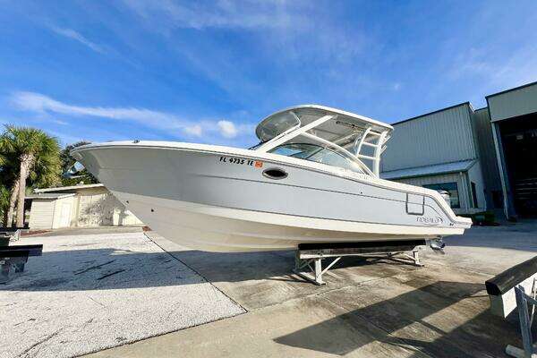 Picture Of: 2021 Robalo R317 