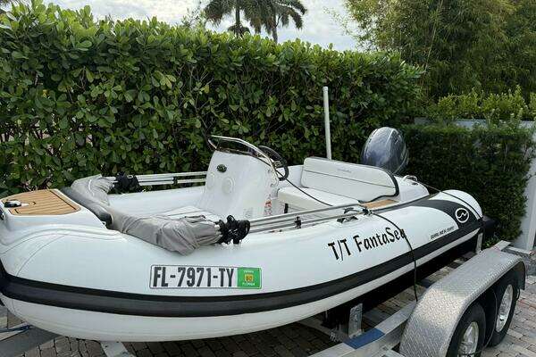 Picture Of: 2024 Walker Bay Generation 360 DLX 