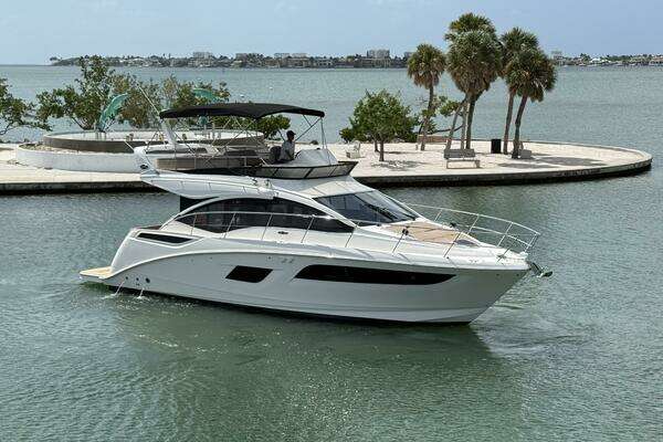 Picture Of: 2018 Sea Ray FLY 400 