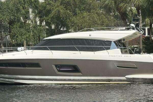Picture Of: 2013 Prestige 550S 