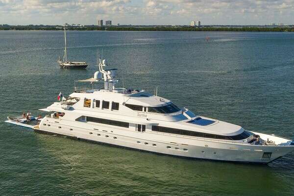 Picture Of: 2000 Trident  SURINA