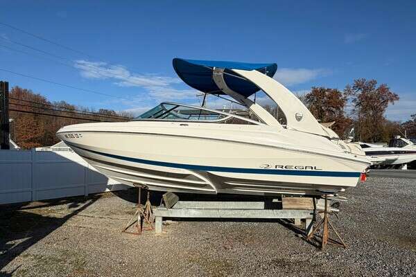 Picture Of: 2016 Regal 2000 ES Bowrider 
