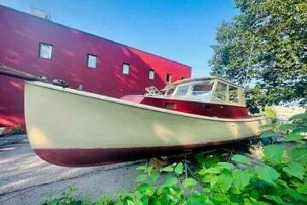 Picture Of: 1981 Holland 32 Sport Cruiser 