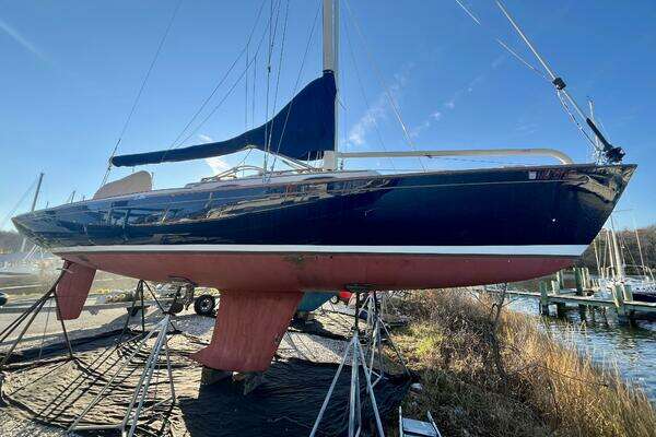 Picture Of: 2008 Alerion  