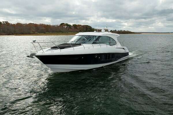 Picture Of: 2014 Cruisers Yachts  Abundance