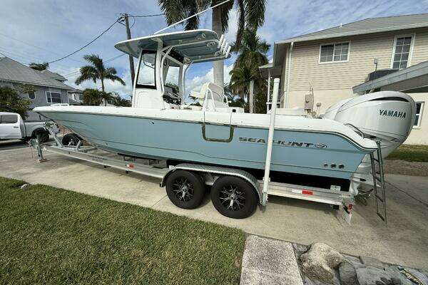 Picture Of: 2025 Sea Hunt Escape 28 Center Console 