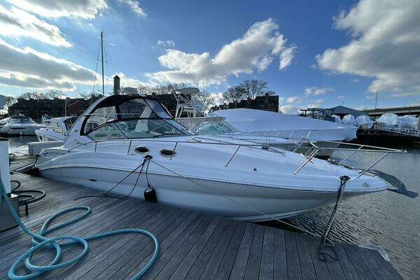 Picture Of: 2006 Sea Ray 320 Sundancer 