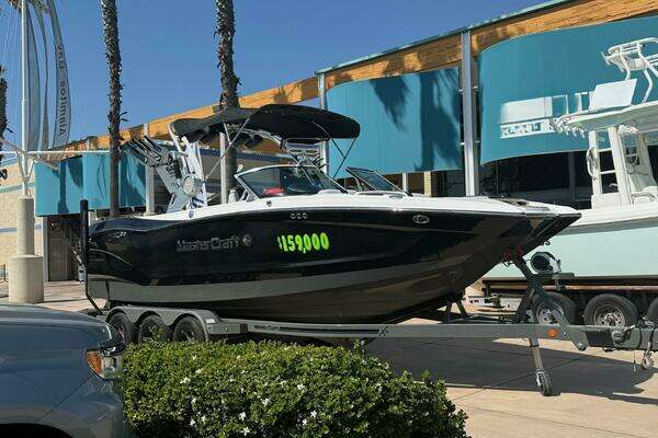Picture Of: 2021 Mastercraft X24 