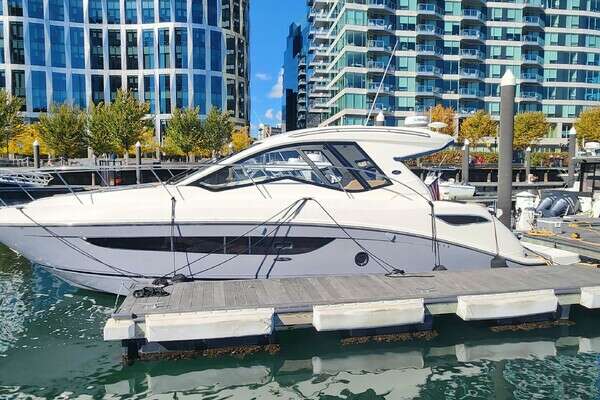 Picture Of: 2019 Sea Ray Coupe Love