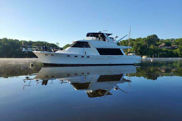 Picture Of: 1998 Bayliner 4788 Camelot
