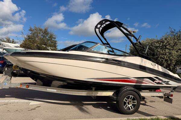 Picture Of: 2017 Yamaha Boats AR195 