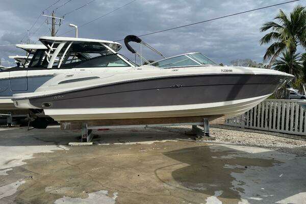 Picture Of: 2008 Sea Ray 270 SLX 
