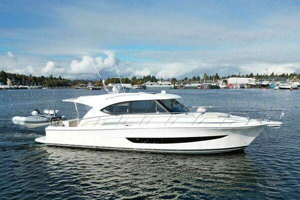 Picture Of: 2019 Riviera 395 SUV SABINE