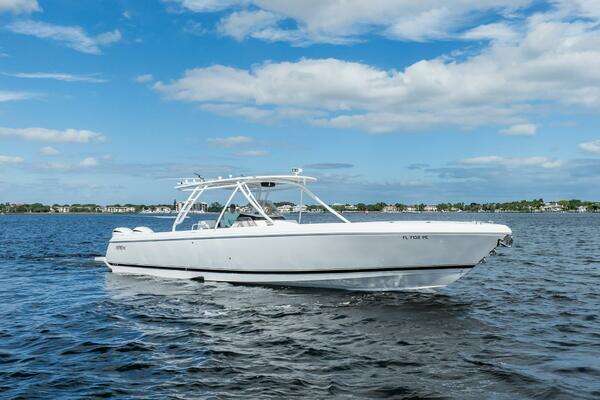 Picture Of: 2011 Intrepid 400 Open 