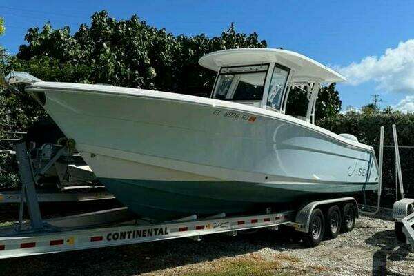 Picture Of: 2017 Robalo R302 