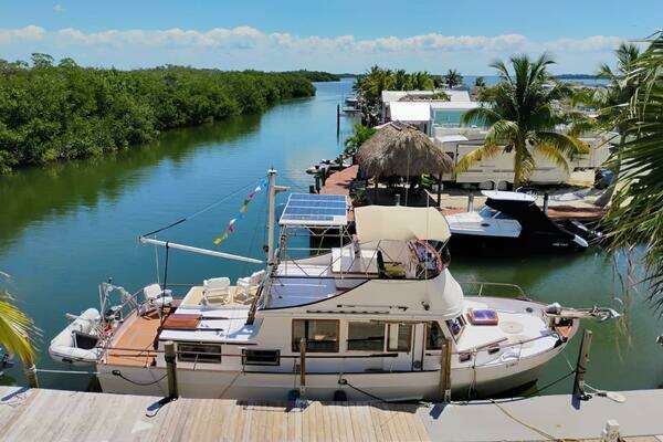 Picture Of: 1977 Marine Trader 40 Double Cabin RESPITE