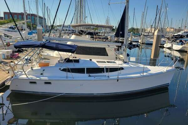 Picture Of: 2013 Hunter 33 