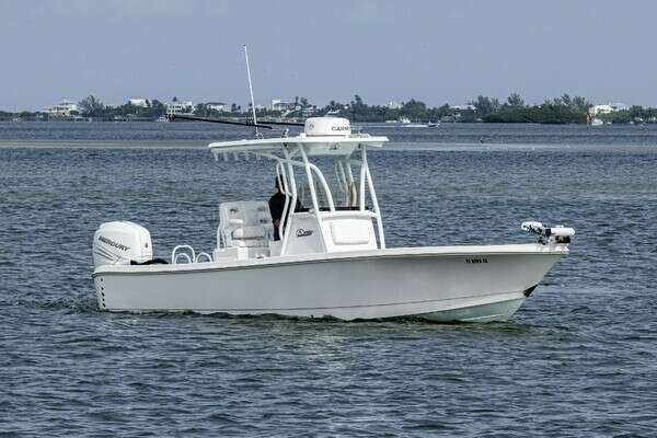 Picture Of: 2022 Blazer Bay 2700 Hybrid 