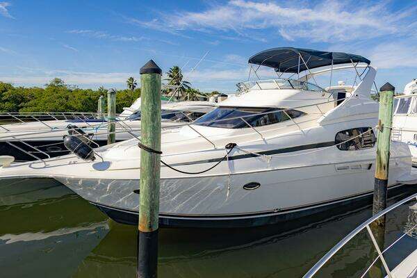 Picture Of: 2001 Silverton Sport Bridge Blue Sapphire
