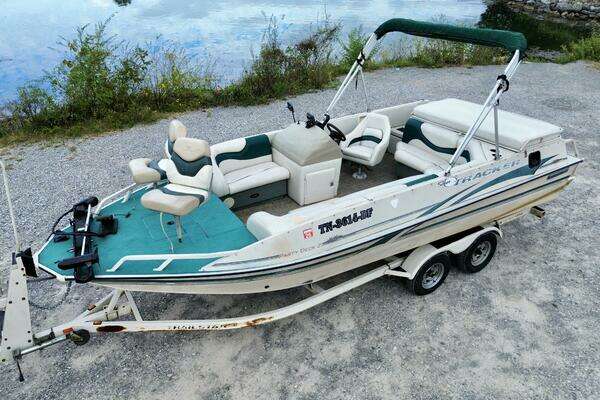 Picture Of: 2002 Sun Tracker Party Deck 21 