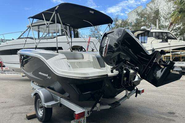 Picture Of: 2023 Bayliner M17 