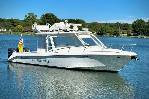 Picture Of: 2017 Everglades 350 LX In Absentia
