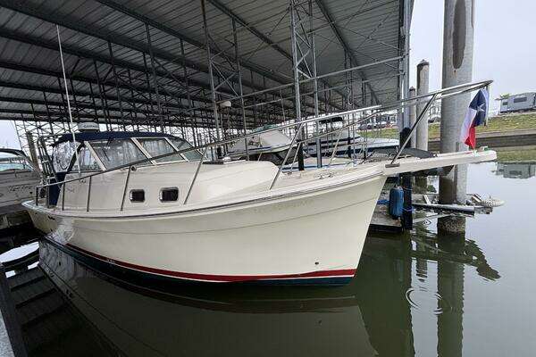 Picture Of: 2004 Mainship Pilot 30 Rum Runner II Veritas