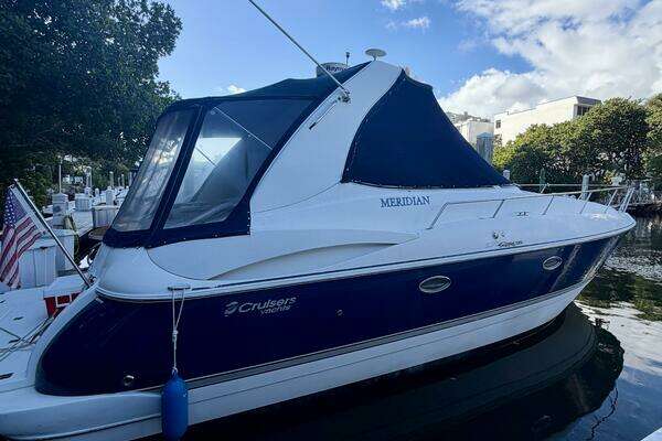 Picture Of: 2007 Cruisers Yachts 370 Express 