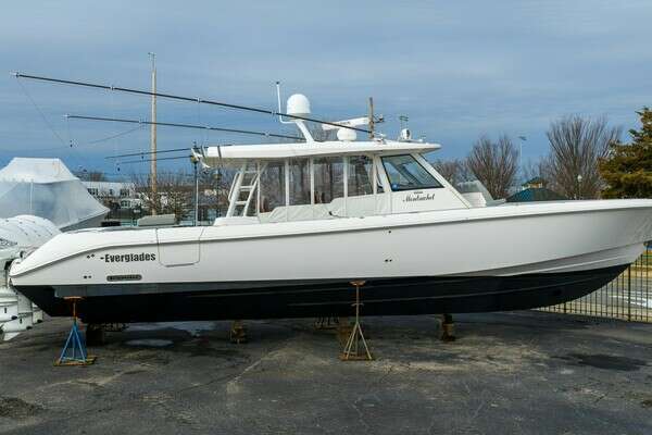 Picture Of: 2023 Everglades 455 Center Console Montrachet
