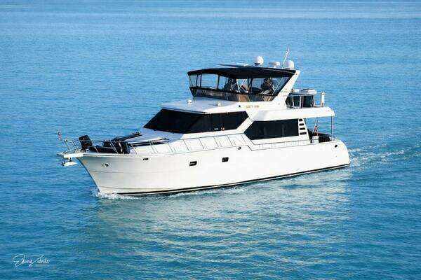 Picture Of: 2004 Altima 55 Pilothouse Whatever